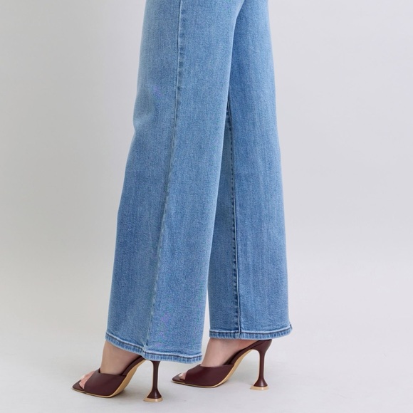 Judy Blue Full Size Wide Leg Jeans with Pockets - Picture 5 of 10